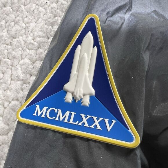 Members Only Pullover Windbreaker Men’s Small Silver Reflective NASA USA Patch - Picture 4 of 9